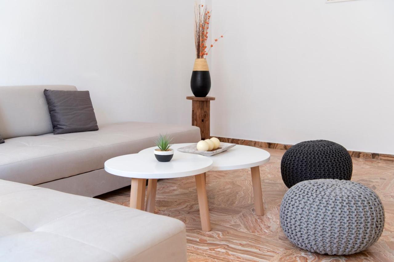 Downtown Apartment Парікія Екстер'єр фото